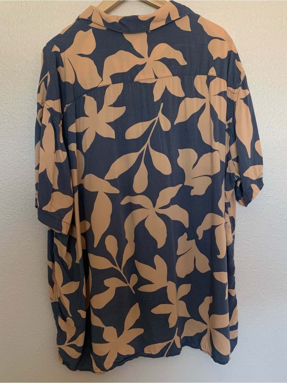Arizona Jean Company Navy and Tan Floral Short Sleeve Button-Down - Picture 2 of 3